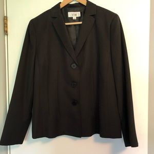 Le Suit size 18, 2 piece black jacket and pants.